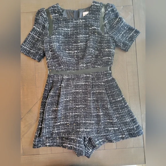 EUC Milly Tweed Romper With Patent Leather/Gold Zipper Details Size 4 - Picture 9 of 12
